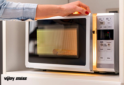 How to get a burnt smell out of a microwave