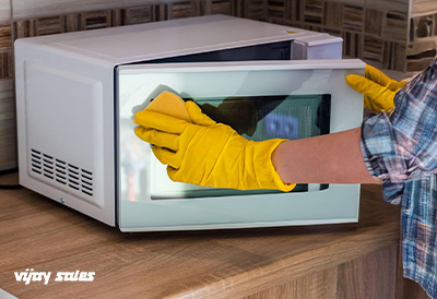 The Ultimate Guide to Cleaning Your Microwave Oven