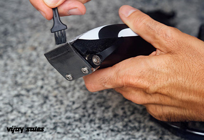 How to Clean a Hair Trimmer