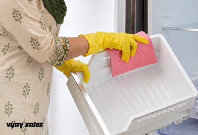 How to Clean Your Refrigerator in 4 Simple Steps