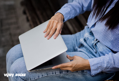 How to Use a Laptop With the Lid Down?